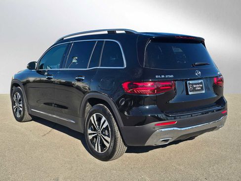 Used 2025 Mercedes-Benz GLB 250 4MATIC image 5