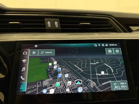 Used 2022 Audi e-tron Premium Plus w/ Premium Plus Package AWD/4WD image 20