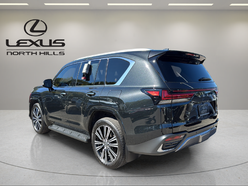 Used 2025 Lexus LX 600 4WD w/ Accessory Package (2T) image 8