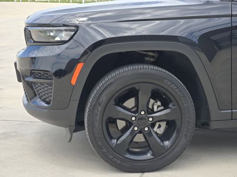 Used 2023 Jeep Grand Cherokee Altitude AWD/4WD image 9