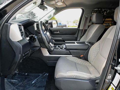 Used 2022 Toyota Tundra SR5 image 4