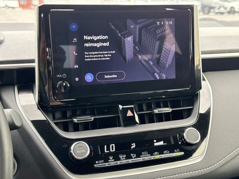 Used 2023 Toyota Corolla SE w/ SE Premium Package image 5