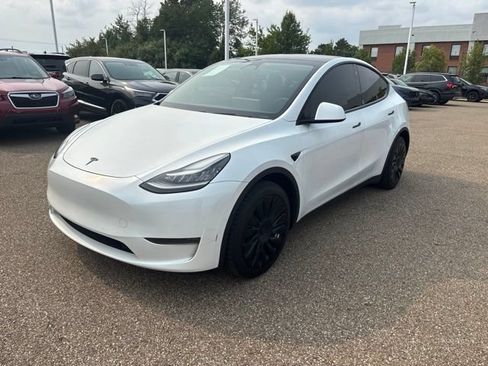 Used 2020 Tesla Model Y Long Range AWD/4WD image 1