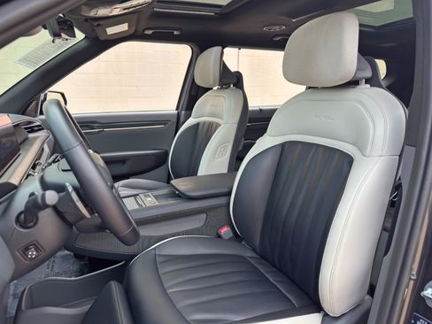 Used 2024 Kia EV9 GT-Line AWD/4WD image 41