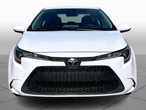 Used 2021 Toyota Corolla LE image 3