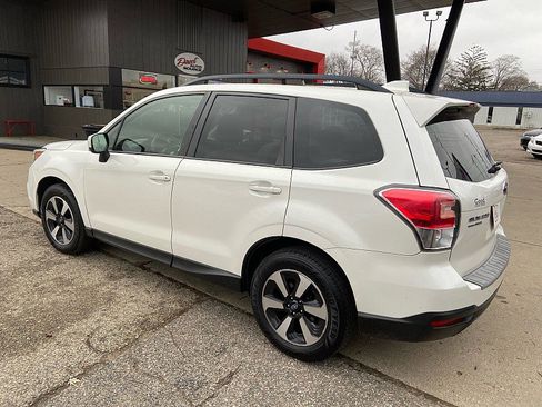 Used 2017 Subaru Forester 2.5i Premium w/ All-Weather Package image 3