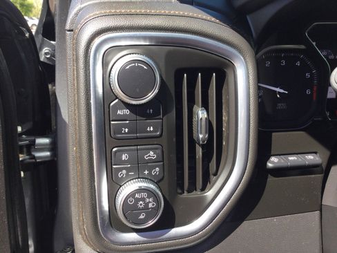 Used 2019 GMC Sierra 1500 AT4 w/ Off Road Performance Package AWD/4WD image 12
