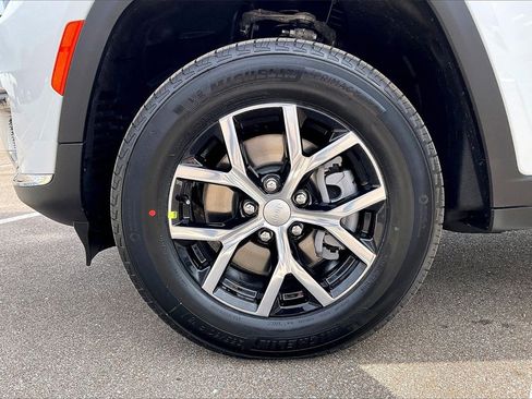 New 2025 Jeep Grand Cherokee L Limited image 12