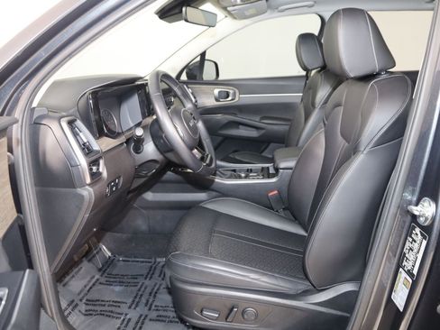 Used 2023 Kia Sorento EX w/ Panoramic Sunroof Package FWD image 13