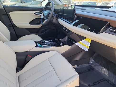 New 2025 Audi Q6 e-tron Premium image 23