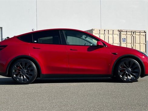 Used 2023 Tesla Model Y Performance image 3
