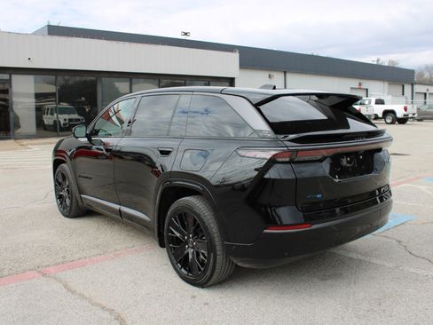 Used 2024 Jeep Wagoneer Launch Edition image 4