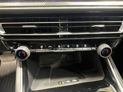 Used 2025 Chevrolet Traverse High Country image 37