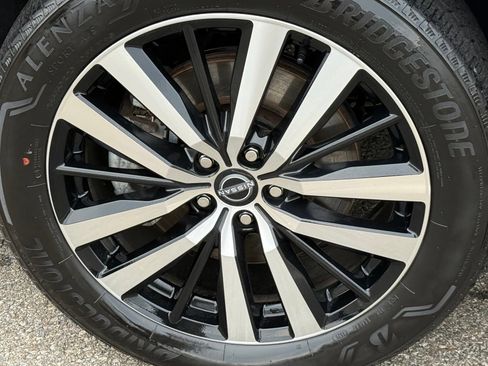 Used 2025 Nissan Pathfinder Platinum AWD/4WD image 43