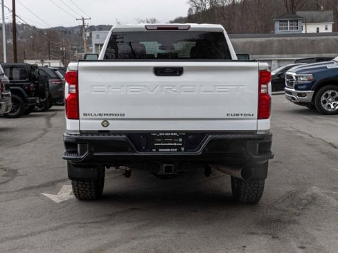 Used 2024 Chevrolet Silverado 2500 Custom w/ Custom Value Package image 5