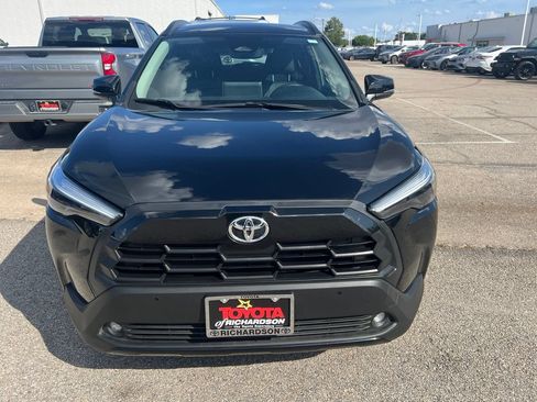 Used 2026 Toyota Corolla Cross XLE FWD image 2
