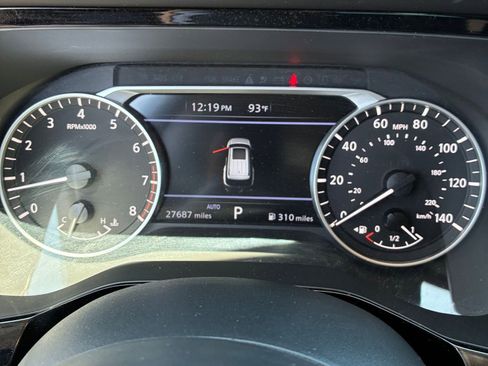 Used 2025 Nissan Pathfinder SV image 8