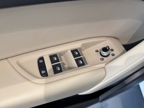 Used 2024 Audi Q5 2.0T Premium w/ Convenience Package image 38