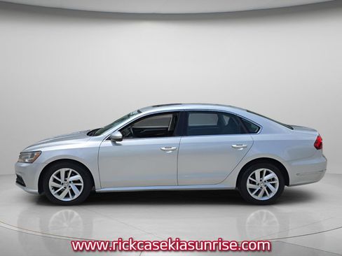 Used 2018 Volkswagen Passat 2.0T SE FWD image 3