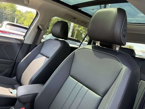 Used 2024 Volkswagen Tiguan SE AWD/4WD image 11