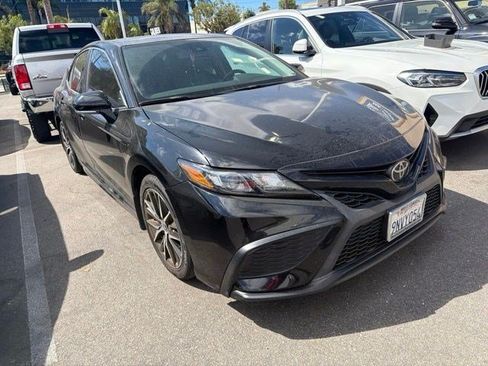 Used 2024 Toyota Camry SE FWD image 3
