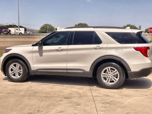 Used 2020 Ford Explorer XLT w/ Equipment Group 202A RWD image 4
