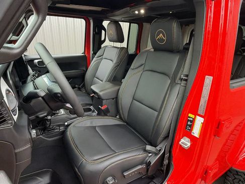 Used 2025 Jeep Wrangler Unlimited Sahara w/ Safety Group AWD/4WD image 21