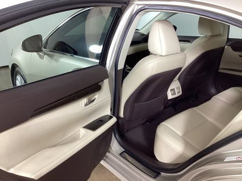 Used 2016 Lexus ES 350 w/ Premium Package w/Wood Trim FWD image 21