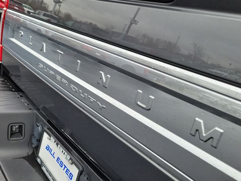 Certified 2022 Ford F250 Platinum w/ FX4 Off-Road Package image 9