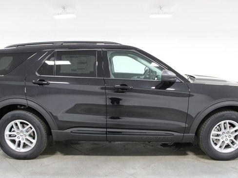 New 2026 Ford Explorer Active RWD image 11