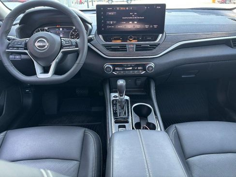 Used 2025 Nissan Altima 2.5 SL FWD image 12