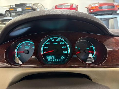 Used 2011 Buick Lucerne CXL image 9