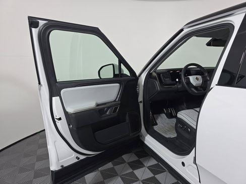 Used 2024 Rivian R1S Adventure AWD/4WD image 16