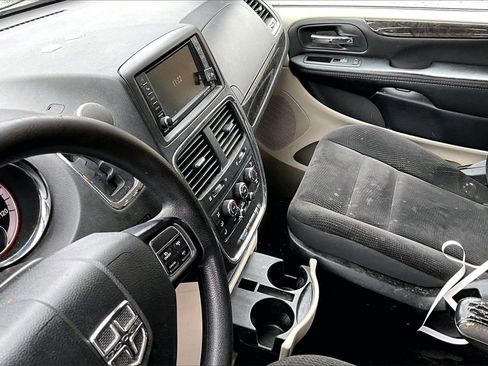 Used 2019 Dodge Grand Caravan SE image 13