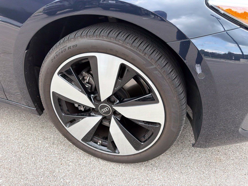 Used 2025 Audi A5 2.0T Premium AWD/4WD image 30