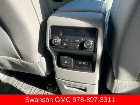 Certified 2023 GMC Acadia SLT w/ Technology Package image 33