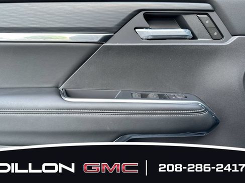 Used 2025 GMC Acadia Elevation w/ Elevation Premium Package FWD image 10