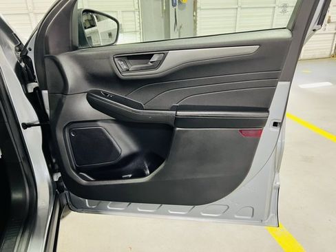 Used 2023 Ford Escape Active image 33