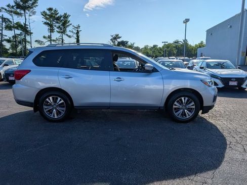 Used 2020 Nissan Pathfinder S FWD image 2