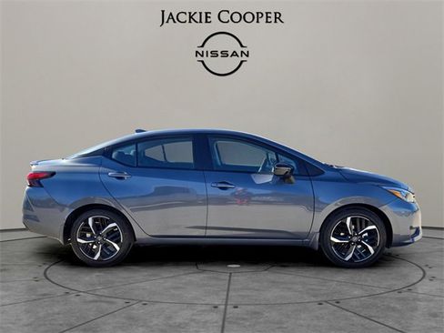 New 2025 Nissan Versa SR w/ Trunk Package image 6