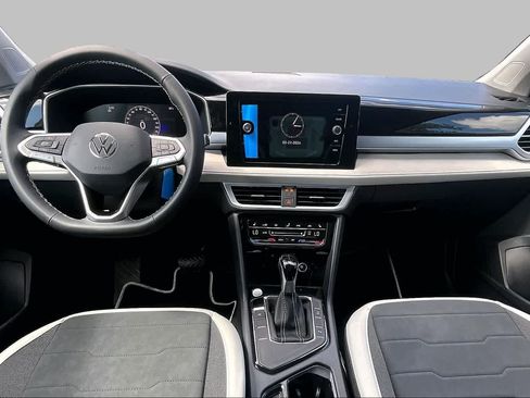 New 2026 Volkswagen Taos SE FWD image 5
