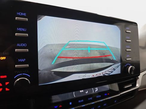 Certified 2024 Toyota Sienna XLE FWD image 21
