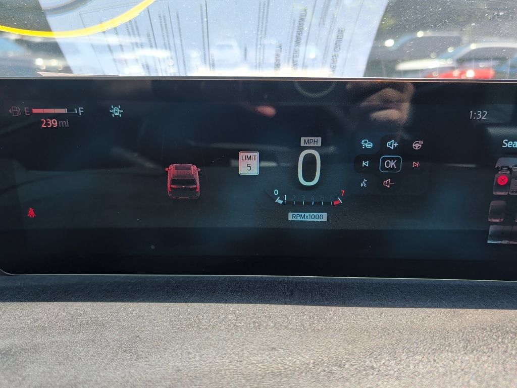 Used 2025 Ford Expedition Active RWD image 19