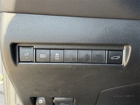 Used 2024 Toyota Venza LE image 22