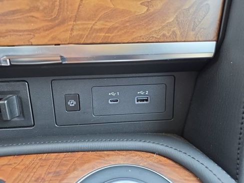 Used 2024 Nissan Armada SL w/ Captain's Chairs Package RWD image 6