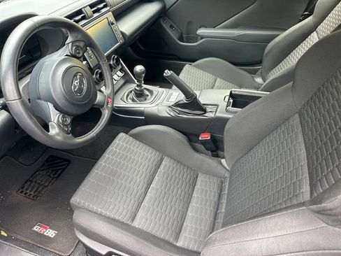 Used 2023 Toyota GR86 RWD image 6