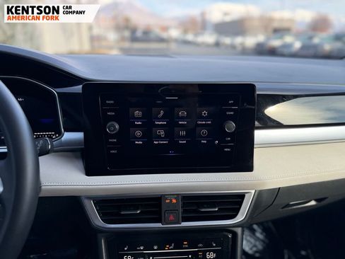 Used 2025 Volkswagen Taos SE image 30