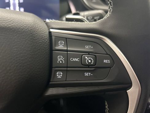 New 2025 Jeep Grand Cherokee Altitude image 34