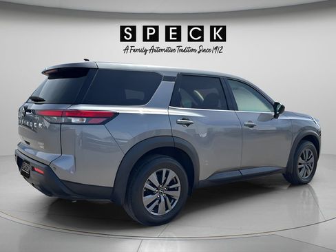 Used 2024 Nissan Pathfinder S AWD/4WD image 5