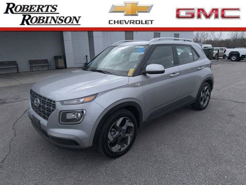 Used 2025 Hyundai Venue SEL image 1